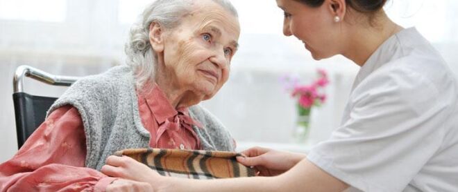 Уход за лежачими пожилыми