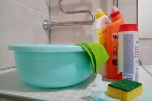 Устраняем запахи с одежды без стирки: советы для здоровья и свежести