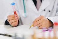 Периодически проверять уровень холестерина (липидов) крови