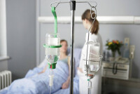 Капельница от запоя: механизм действия, особенности и преимущества процедуры