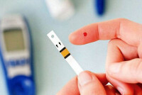 Как сахар в крови влияет на давление: повышает или понижает его?