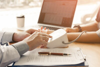 Что такое артериальное давление и какие показатели считаются нормальными?