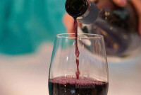 Какое вино понижает давление: красное или белое