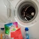 Удаление пятен с цветной одежды: простые домашние средства для всех