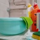 Устраняем запахи с одежды без стирки: советы для здоровья и свежести