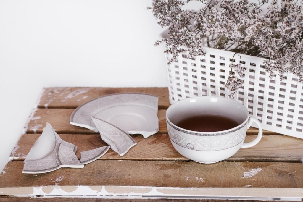 Ценные находки в шкафу: как старые вещи могут помочь здоровью