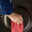 Как убрать нагар и жир с посуды: проверенные домашние методы