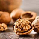 Простые лайфхаки: как легко очистить орехи от скорлупы