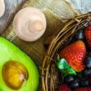 Ежедневные продукты для здоровья: как авокадо, грибы и ягоды помогают при повышенном давлении